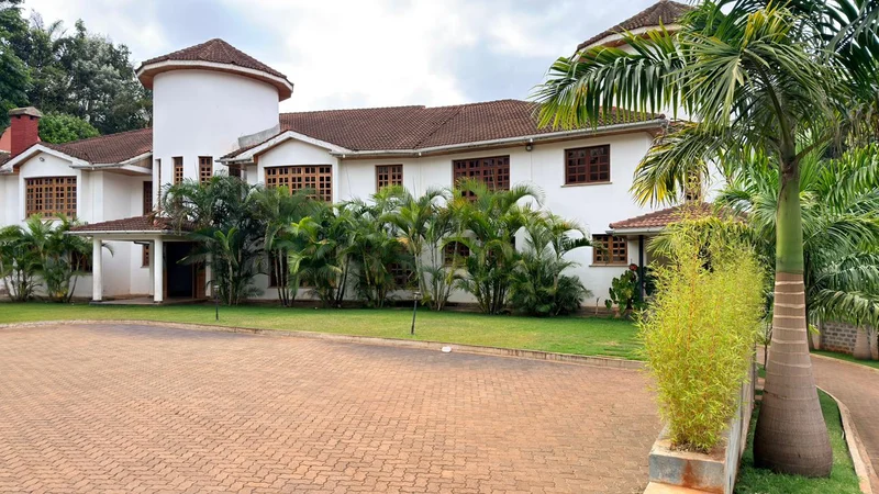 Luxurious Modern Ambassadorial Villa for Sale in Thigiri Ridge with a 2 BEDROOMS guest wing and a private swimming pool