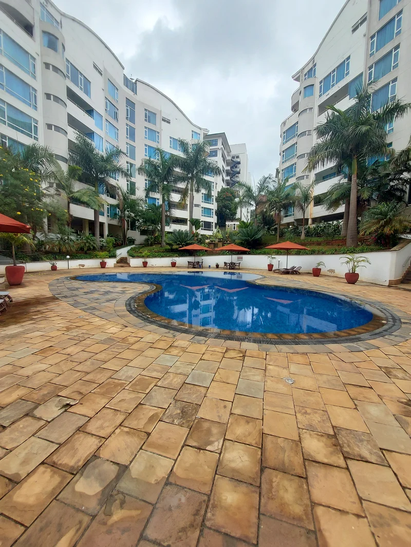 4 bedrooms all ensuite plus dsq to let
