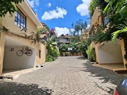 5-bedroom Townhouse for sale in Kyuna, Westlands