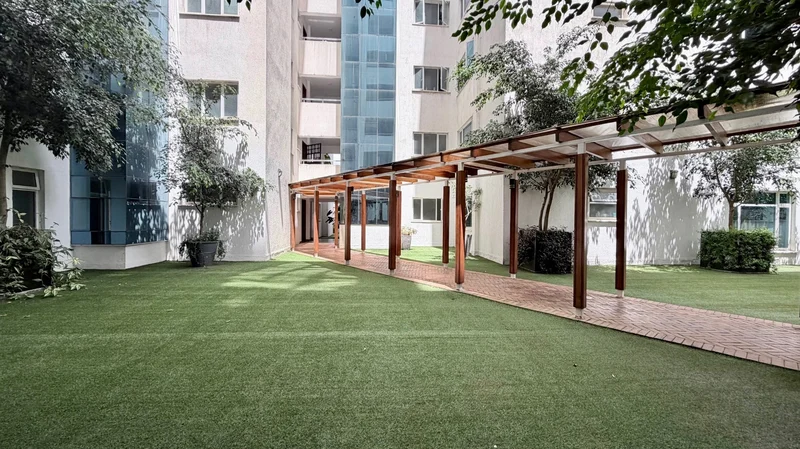 Bright & Modern 2-Bedroom Apartment – Prime Location