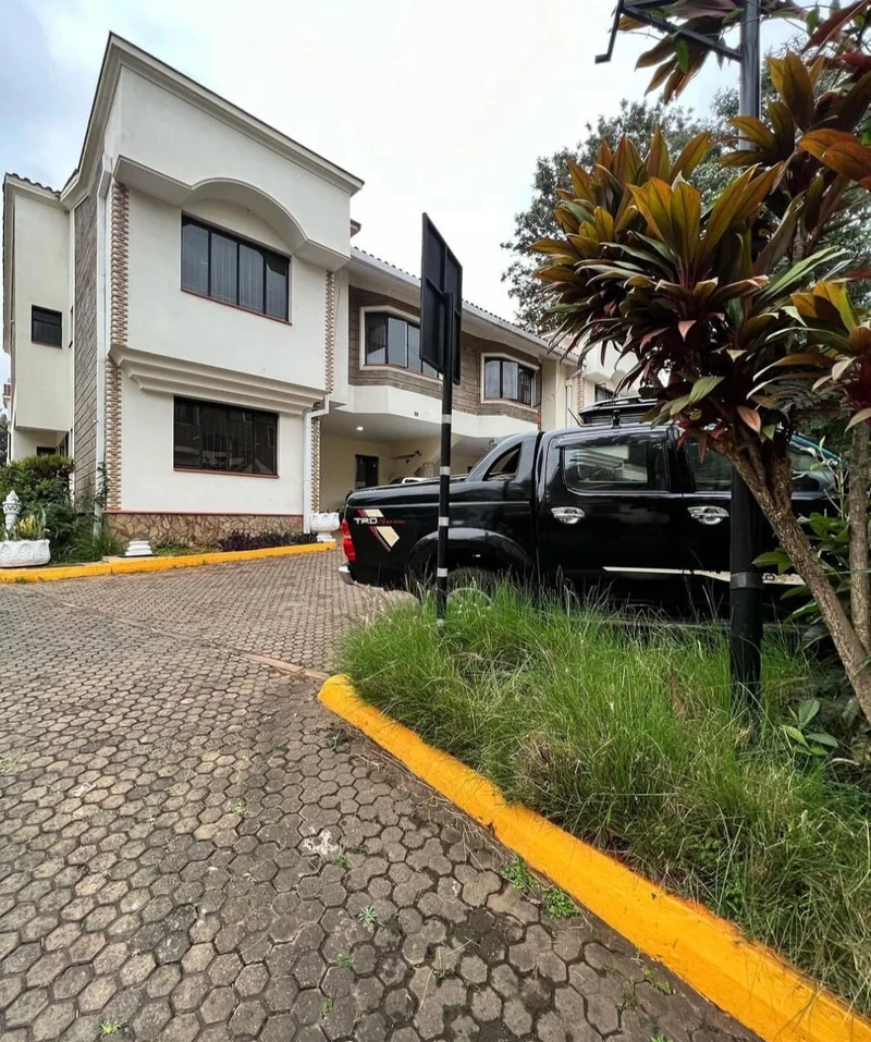 Elegant 4 Bedroom Townhouse For Sale in Brookside