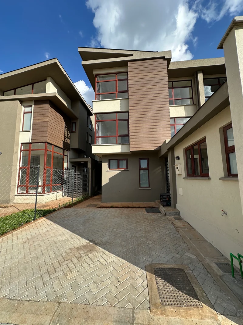 Exquisite 4-BEDROOM Villa + DSQ In Langata | Ksh 45M Negotiable