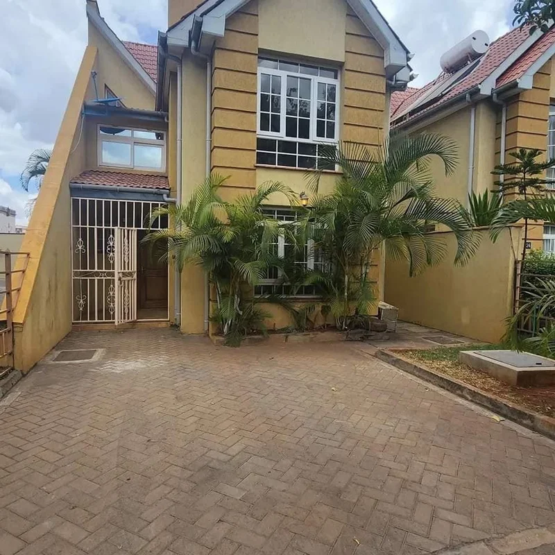 Langata Super Elegant 4 Bedrooms Maisonette Plus DSQ Available For Sale