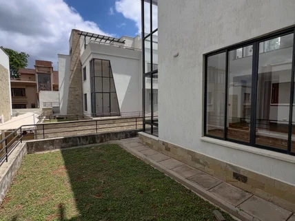 5-bedroom Townhouse for sale in Lavington, Nairobi
