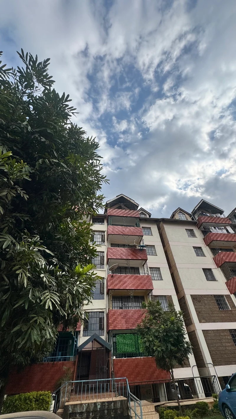 LANGATA NEAR KWS SPACIOUS 3 BEDROOMS MASTER EN-SUITE AVAILABLE TO LET Very close to high end entertainment joints, prestigious international schools & a game park