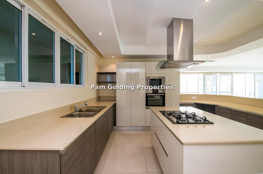 3-bedroom Apartment for rent in Riverside