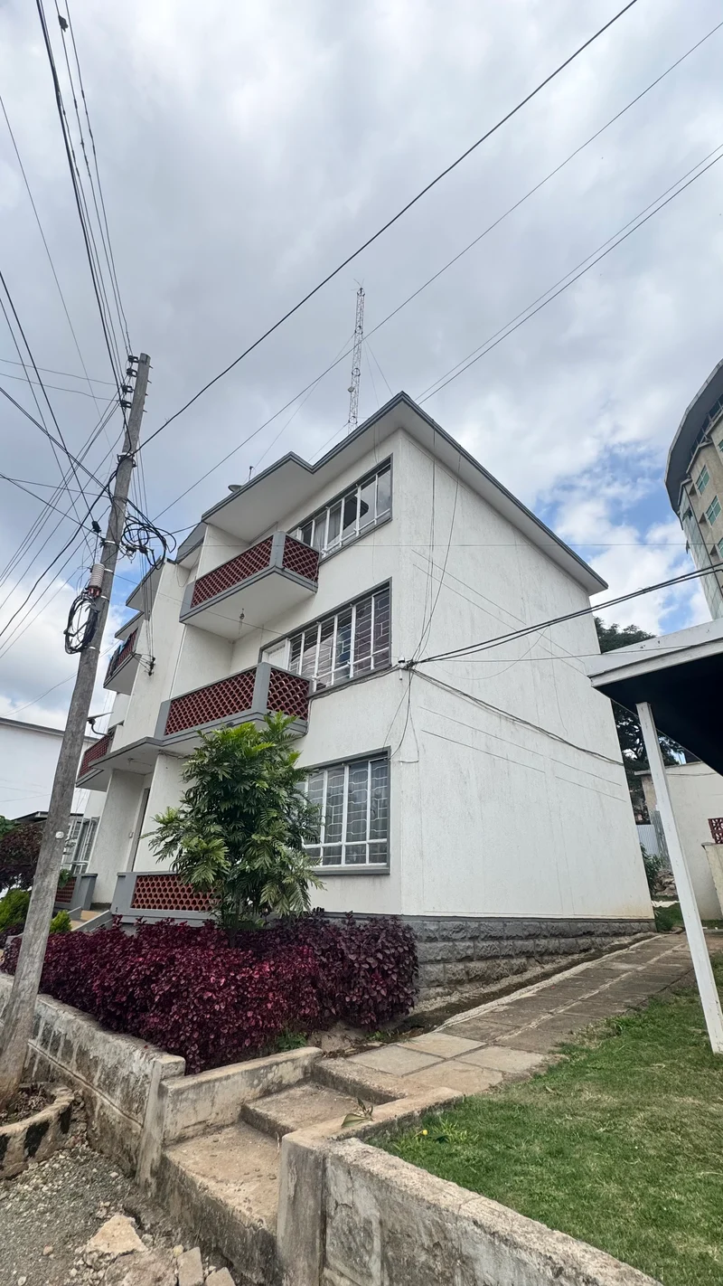Upper Hill Spacious 1-BEDROOM Master En-Suite Available To Let