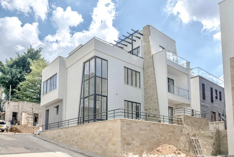 5-bedroom plus Dsq Townhouse for sale for Lavington for Kes 95M