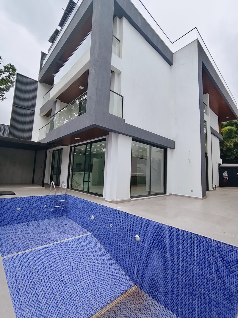6-Bedroom Plus DSQ Luxury Villas For Sale in Lavington for KES 165,000,000