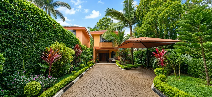 Elegant Fully Furnished & Recently Renovated 4-Bedroom Townhouse – Brookside