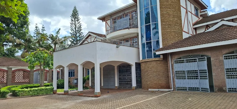 A 5bdrm ambassadorial house for sale in runda