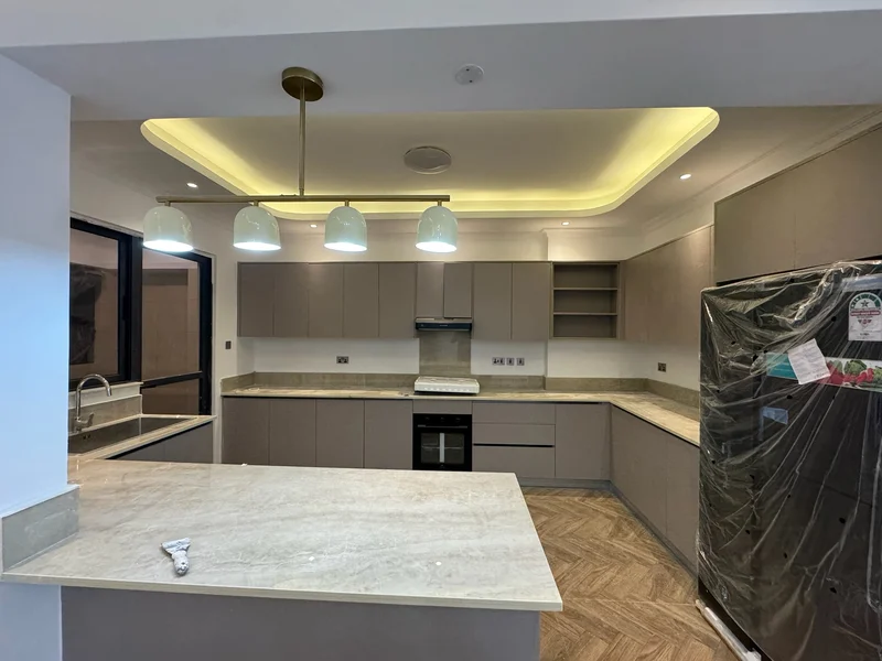 Spacious new build 3 bedroom + DSQ