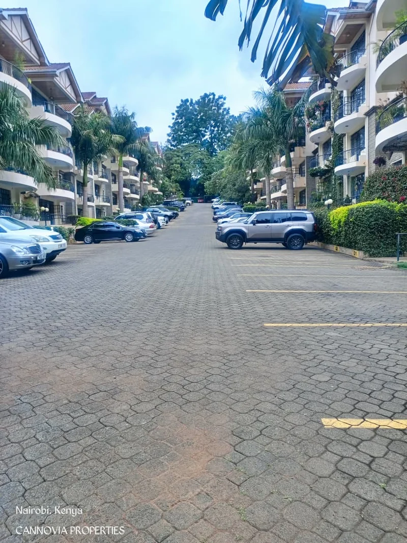 Luxury 3 bedroom all En-suite apartments with Dsq for sale
