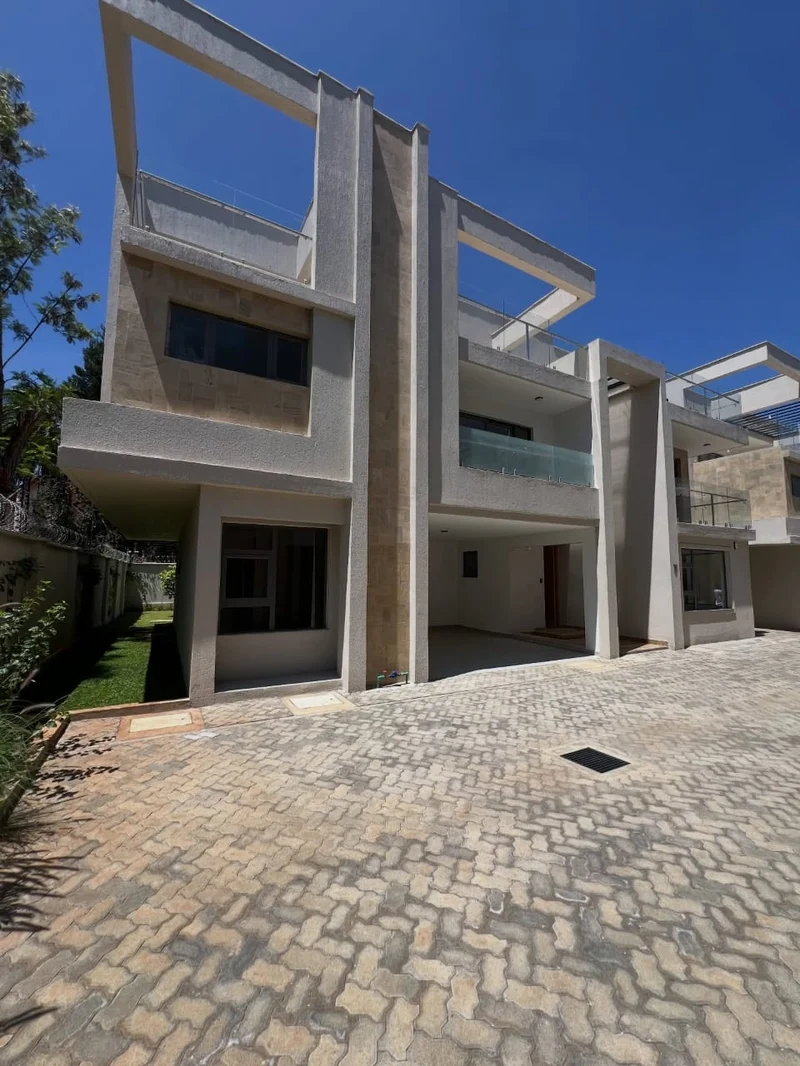 6 Bedroom Townhouse for Sale in Lavington