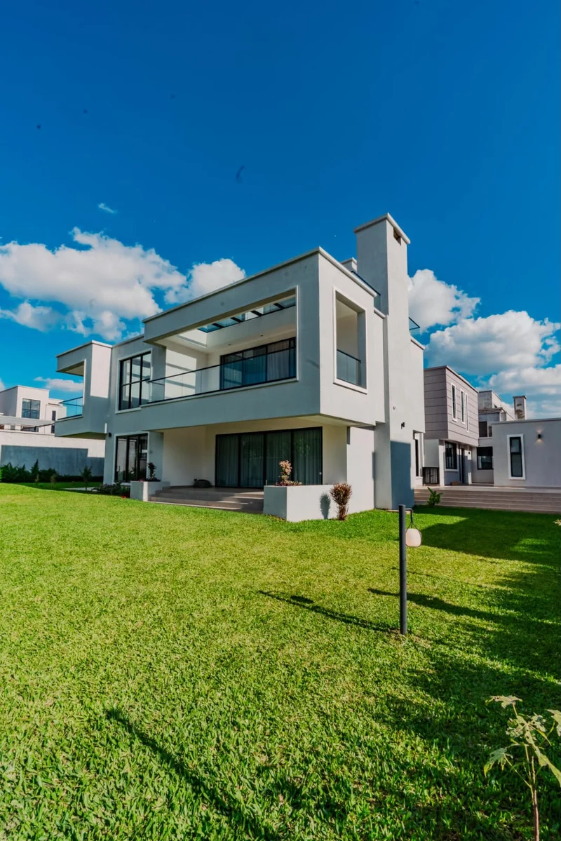 An Executive 5BEDROOM Town House For Sale In Runda
