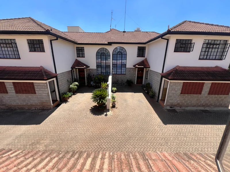 4 Bedroom Town House For Sale in Lavington