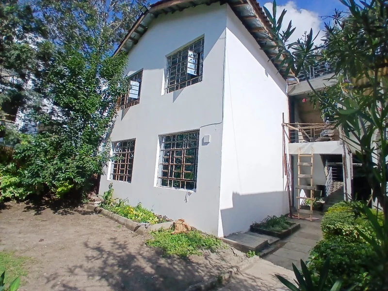 2br Apt, Karen