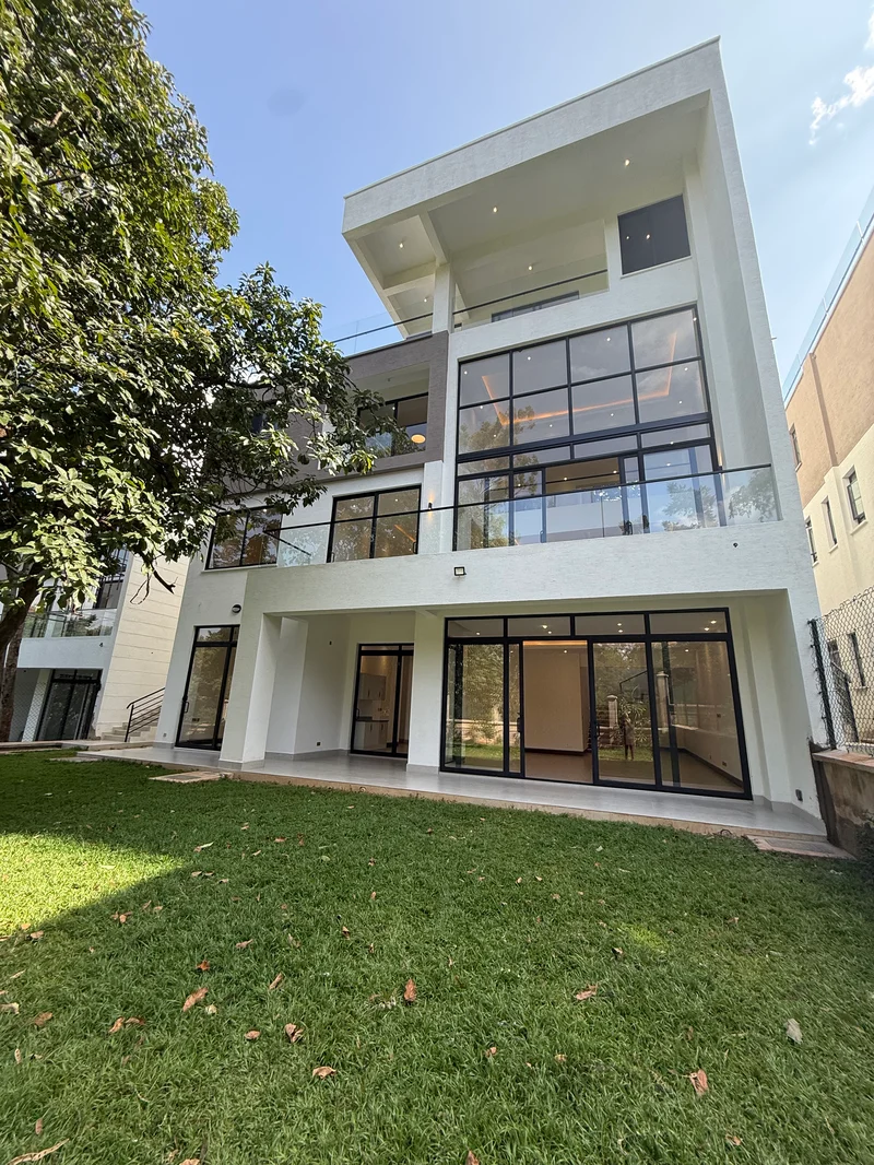 6 bedroom villas