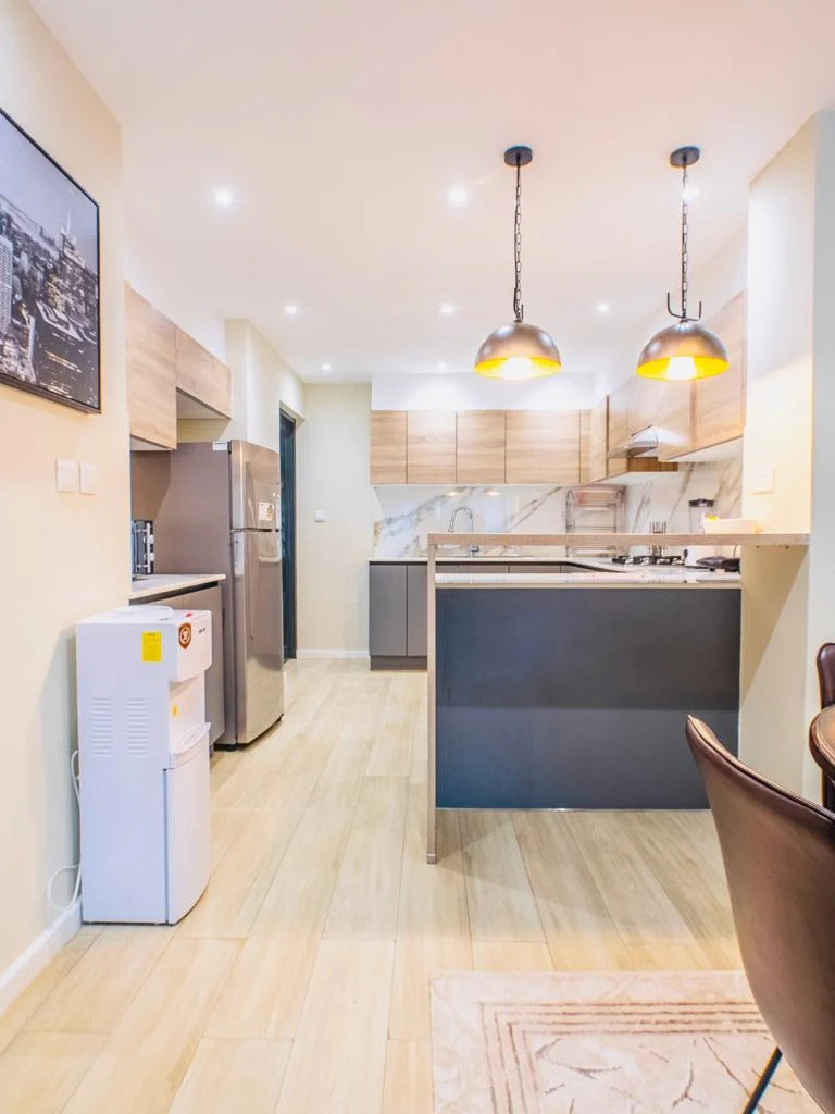2br Furnished Apt, Riverside