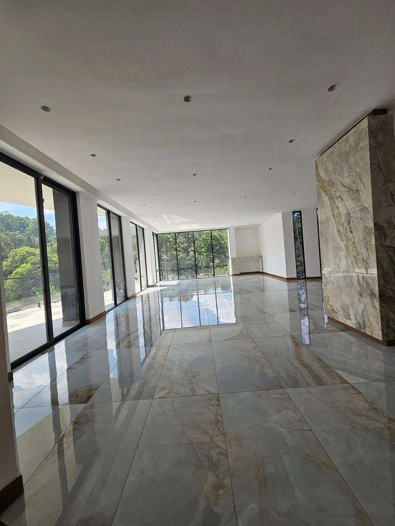 5 Bedroom Luxury Home for Sale in nyari
