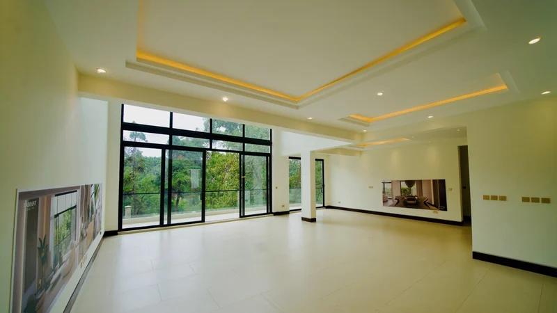 6-Bedroom Villa All En-Suite + 2 DSQs in Peponi For Sale