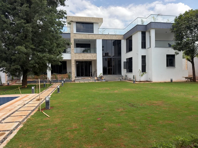5 Bedroom Villa For Sale in Runda