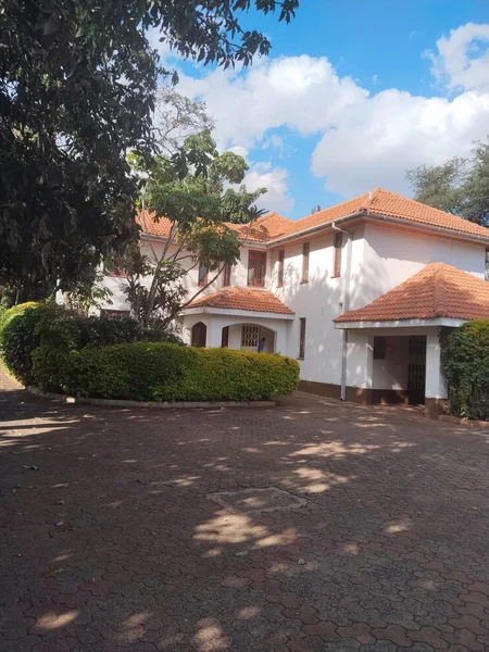 4 bedroom house +dsq for rent Lavington