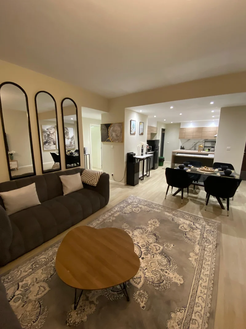 Contemporary Furnished 2 Bedroom Apartment For Rent In Riverside