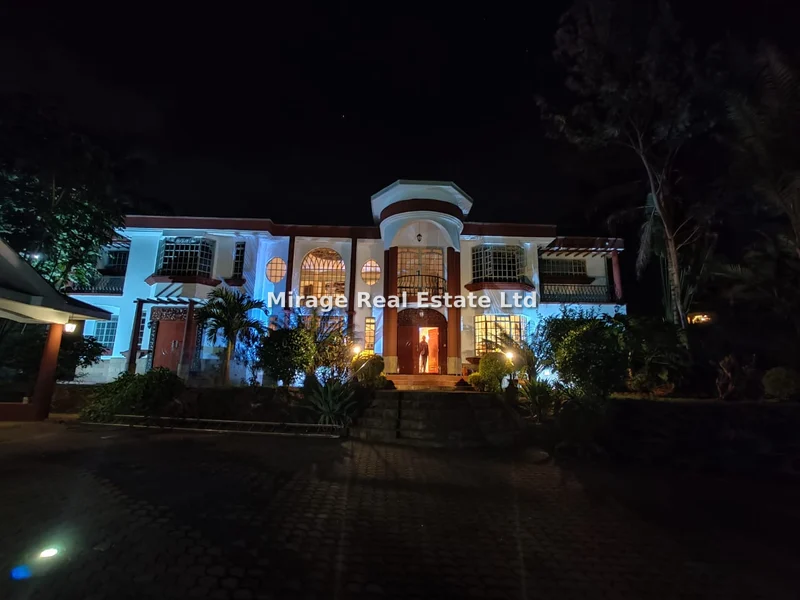 6-bedroom House for sale in Nyari