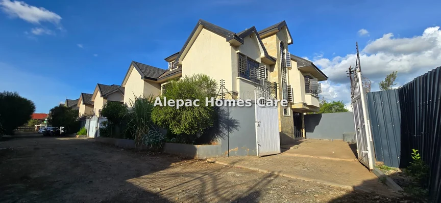 5-bedroom Townhouse for rent in Kamakis