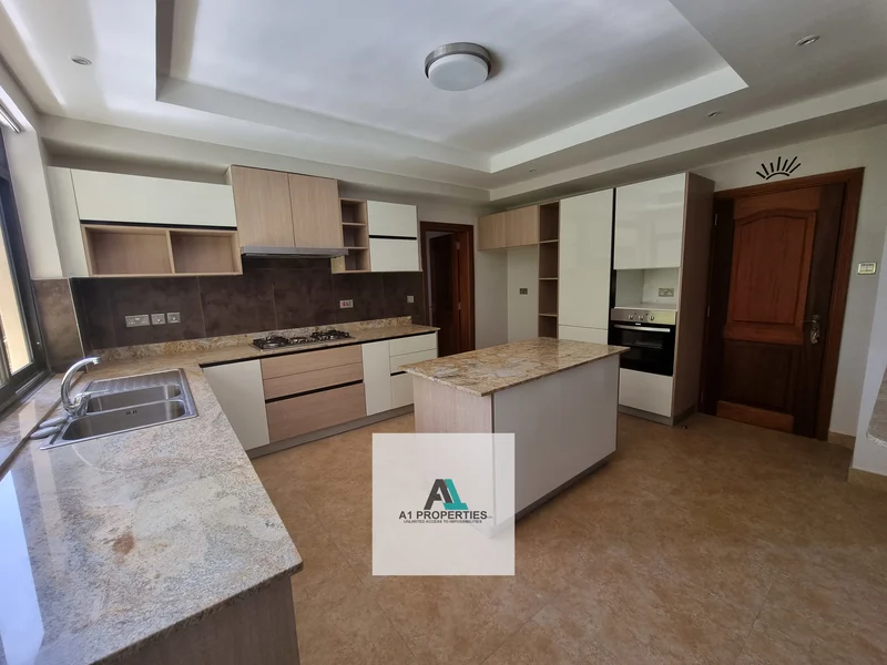 Luxury meets convenience! 4 Bedroom apartment in Riverside