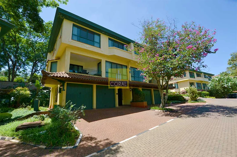 4 Bedroom Townhouse with Luxury Amenities For Rent in Grevillea
