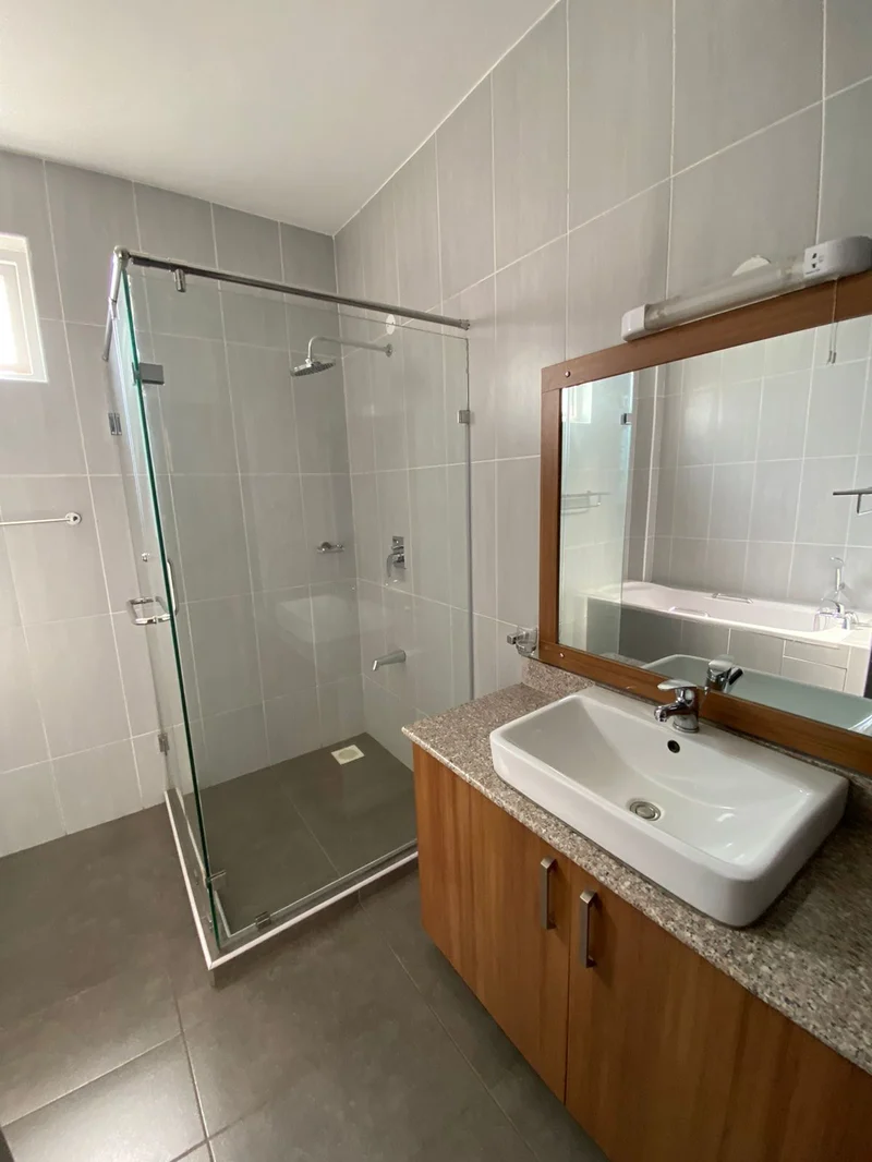 3 bedroom apartment all ensuite for rent at 120k and for sale at 20m