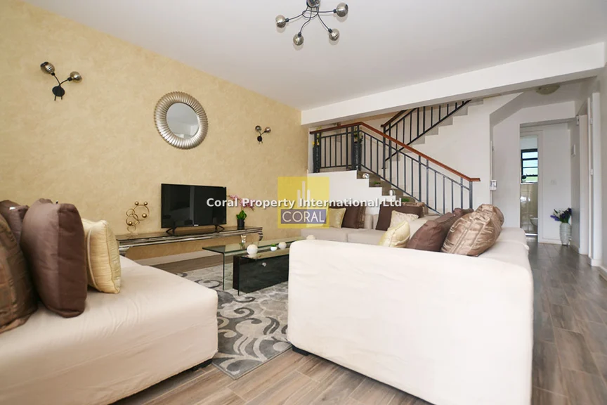 4-bedroom House for sale in South C