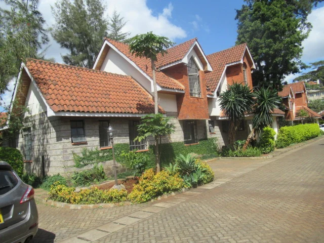 4 Bedrooms Townhouse For Sale in Lavington