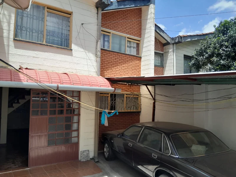 Upgraded 4 Bedroom House With SQ