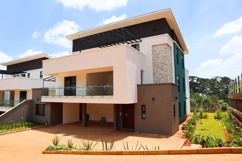 5 Bedroom Townhouse + DSQ