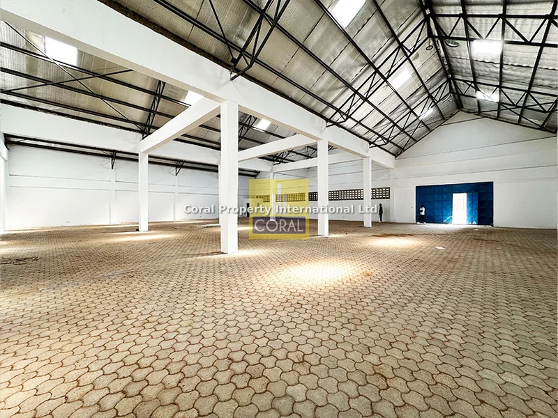 Warehouse for rent in Eastern ByPass
