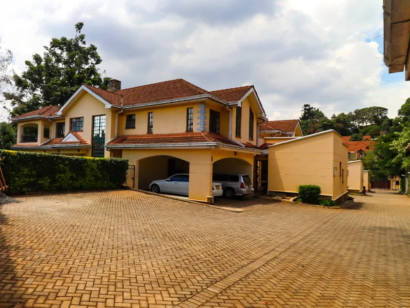 6 Townhouses development for sale