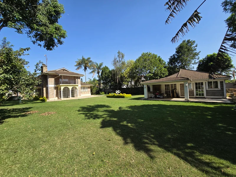 Gorgeous 4 Bedroom Home with a separate one bedrooms guest house in Runda