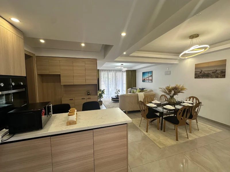 Furnished 3 Bedroom Apartment for Rent in Riverside