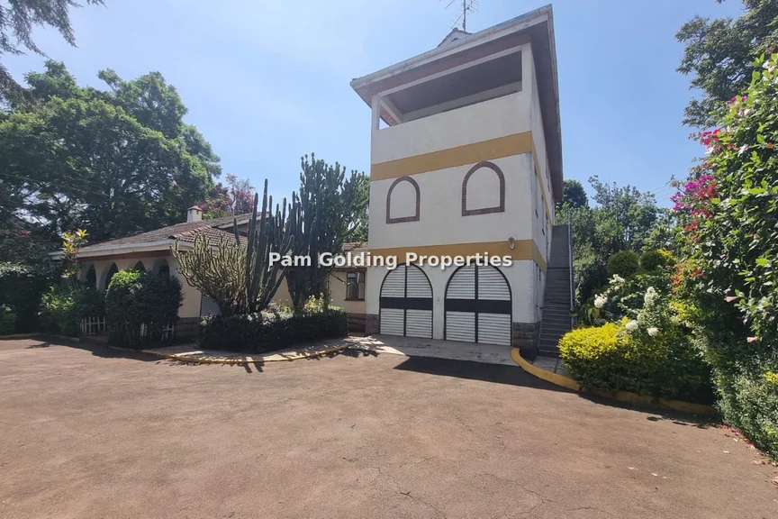 5-bedroom House for sale in Rosslyn