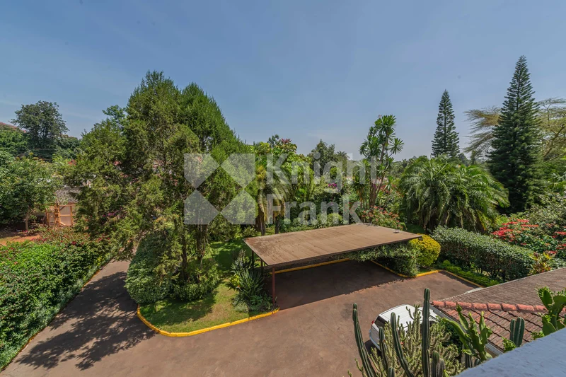 4-bedroom bungalow with potential for extra 7 bedrooms in Rosslyn Lone Tree