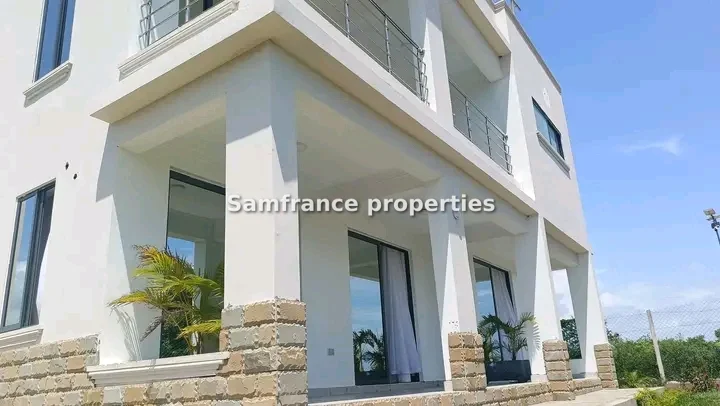 5-bedroom Villa for sale in Kikambala