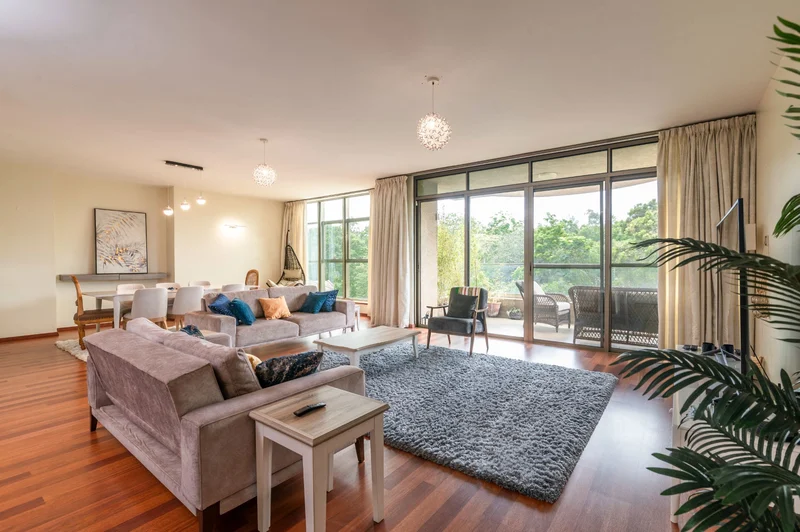 Luxurious 3 Bedroom Apartment Plus DSQ For Sale in Parklands
