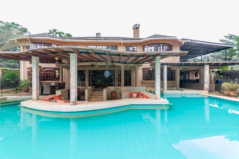 5 bedroom house with a 3 bedroom guesthouse for sale in Ridgeways