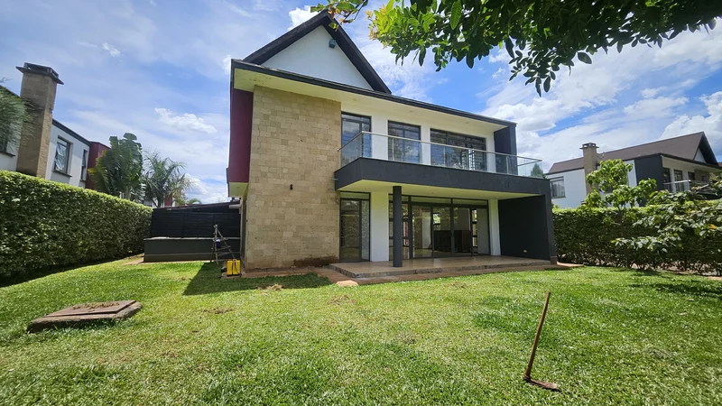 Exclusive 4 Bedroom Townhouse All En-suite Plus SQ For Sale in Ridgeways