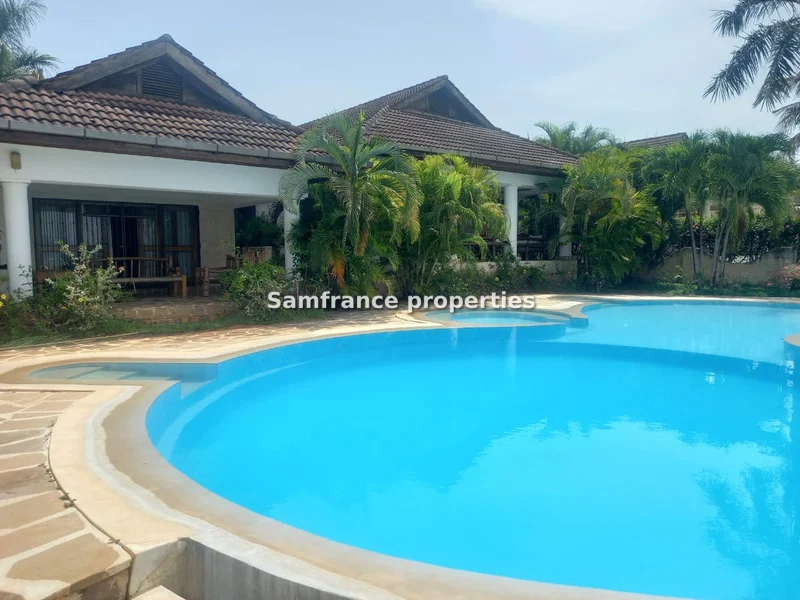 4-bedroom Villa for sale in Bofa