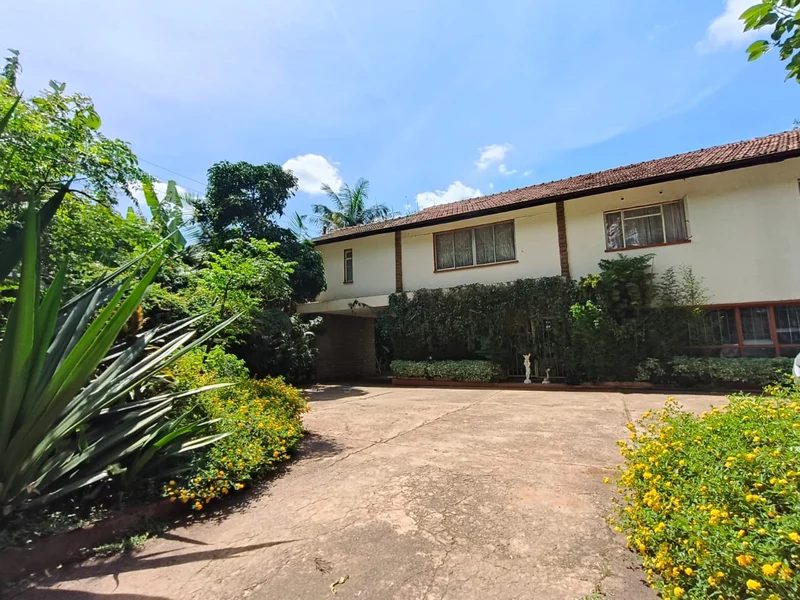 Luxurious 5-Bedroom Mansion in the Heart of Parklands