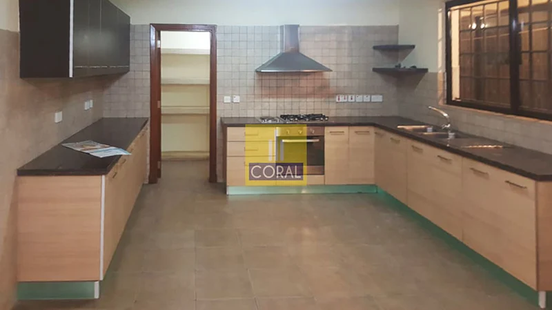 Spacious 3-bed Apartment with Detached SQ for sale in Parklands